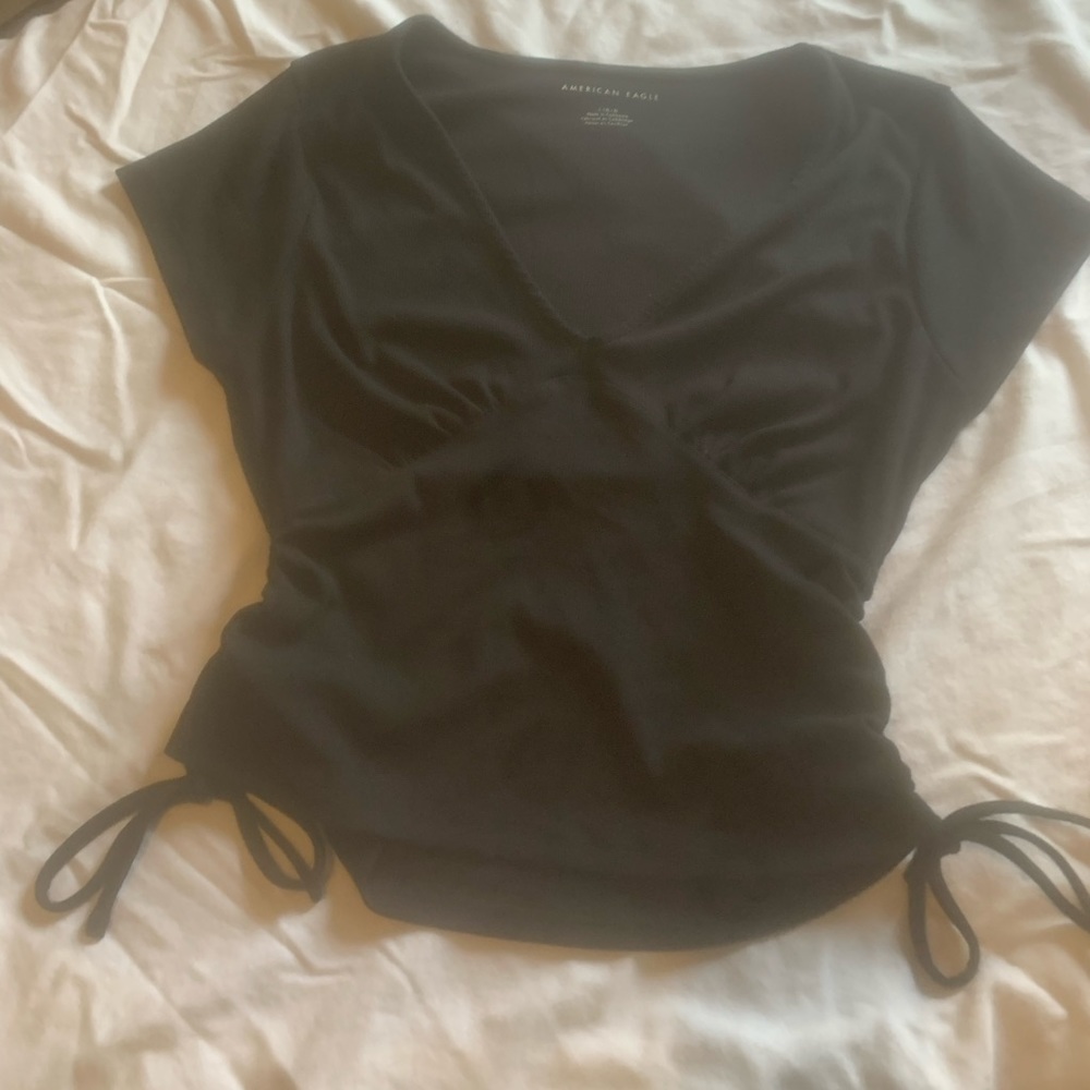 Black low cut shirt American Eagle Size Large